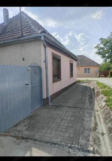 Casă cu 4 camere cu Teren 100 Mp în Central