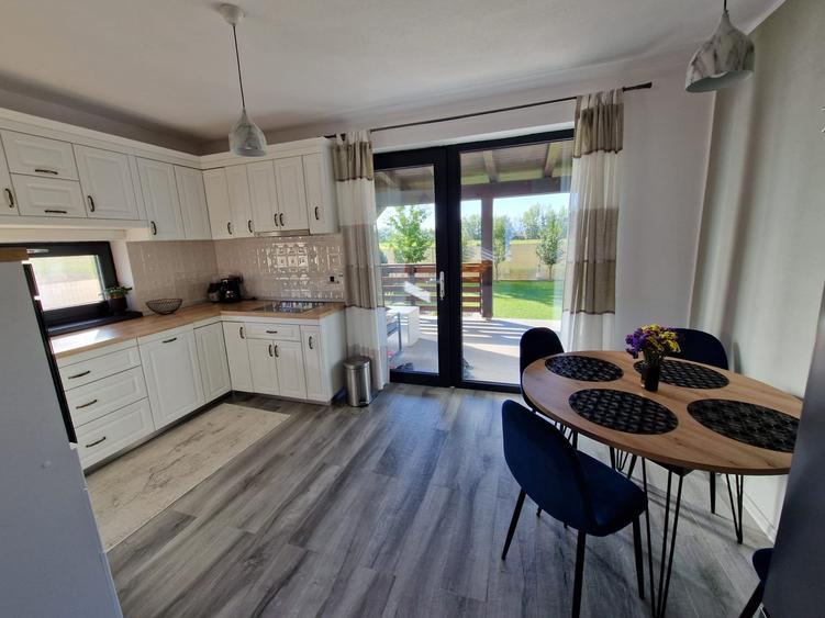 Casă individuală cu 5 camere cu Teren 423 Mp în Periferie