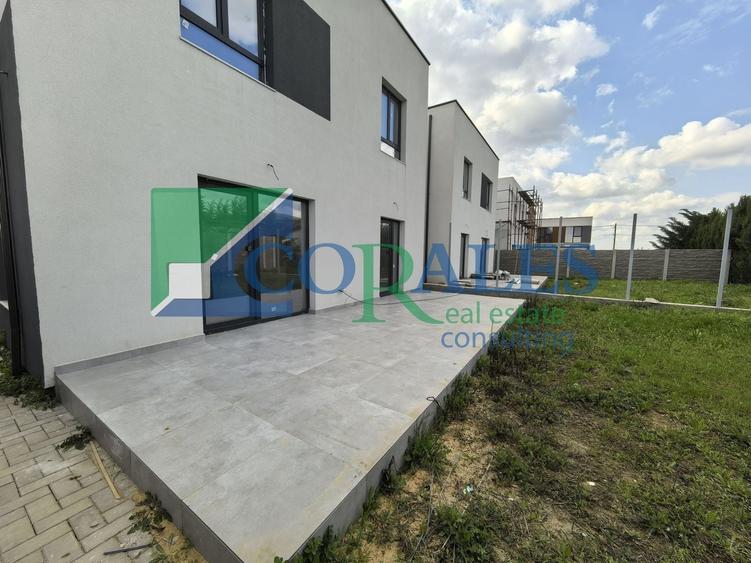 Duplex cu 5 camere cu Canalizare în Dumbrăvița