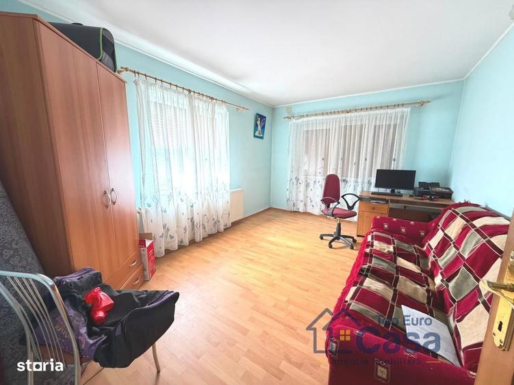 Casă cu 4 camere cu Teren 1676 Mp în Central