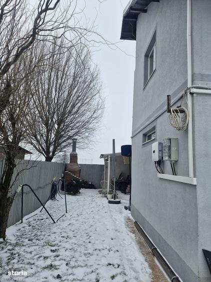 Casa cu mansarda ?i curte, 4 camere, 90.000 EUR - 1