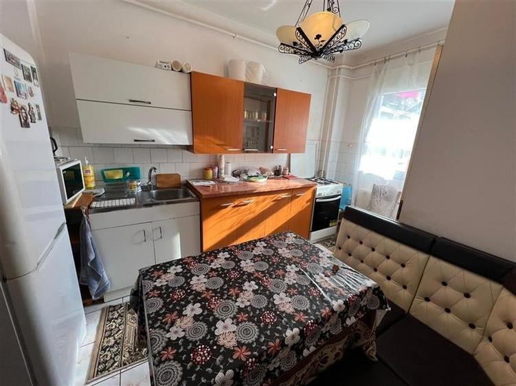 Apartament cu 3 camere decomandat - 70 mp - Zona Adriatica, Str. Aleea Visinului - 12