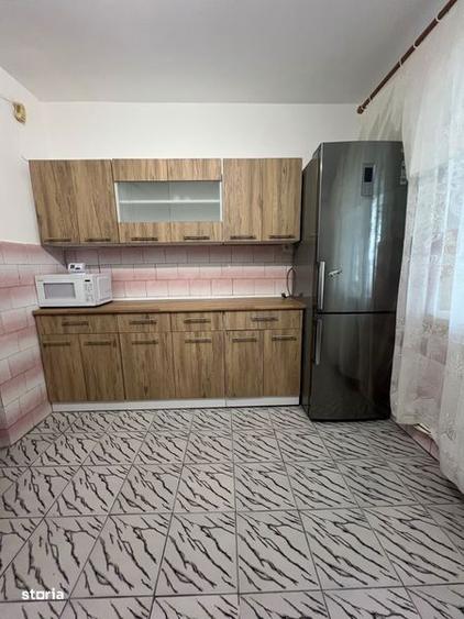 Ofer spre inchiriere apartament cu 3 camere, central, decomandat - 4