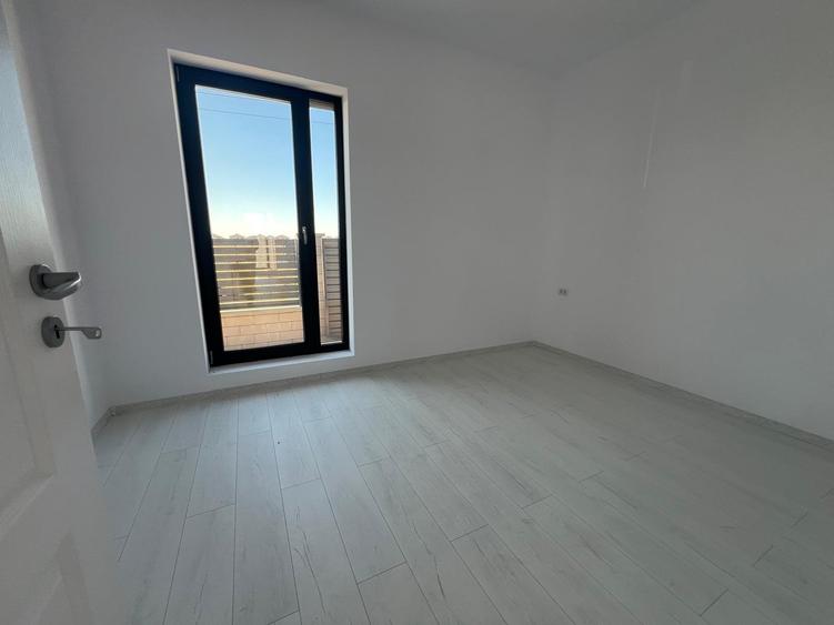 Casa individuala pe parter cu 4 camere // 2 bai // panouri 3 Kw - 7