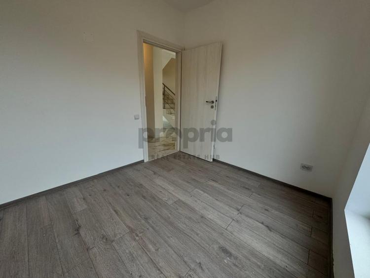 Casa de vanzare | 5 camere • 3 bai • 415 mp teren | Harman - 17