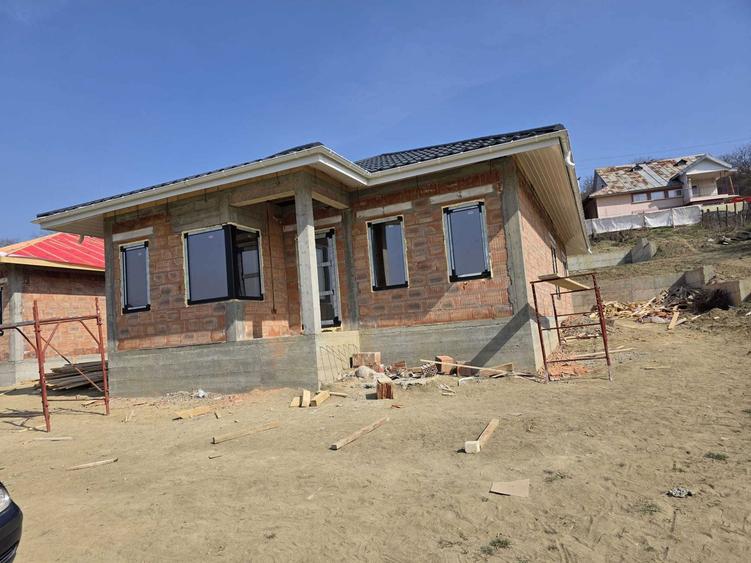 De vanzare CASA parter - 2