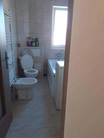 Proprietar,inchiriez apartament ,bacau,str.energiei et.3,semidecomandat , nemobilat,250 e. - 4