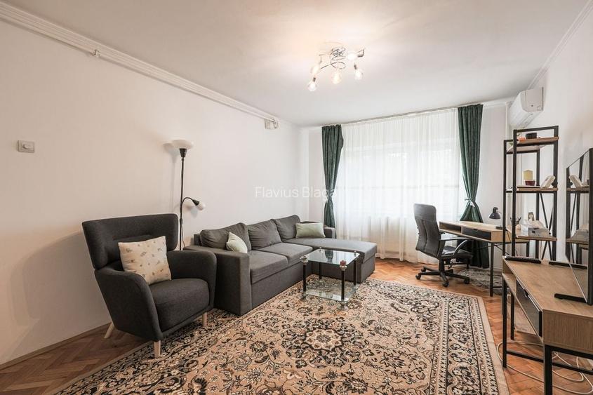 Apartament renovat, decomandat, cu 2 balcoane, la Etajul 1 in Micalaca