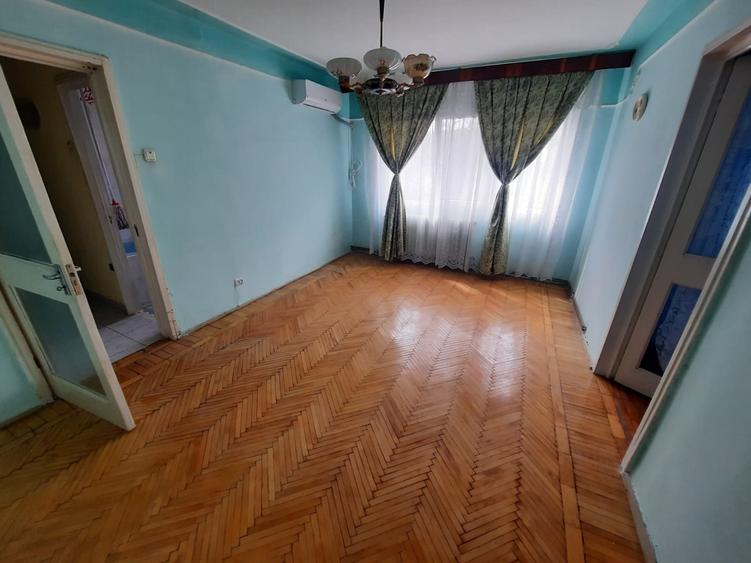 Apartament cu 2 camere, etajul 2/4, zona Podu Ros - 1