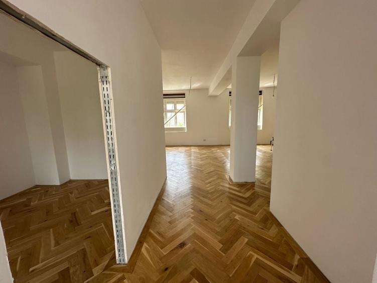 Apartament renovat în clădire istorică - are garaj - 9