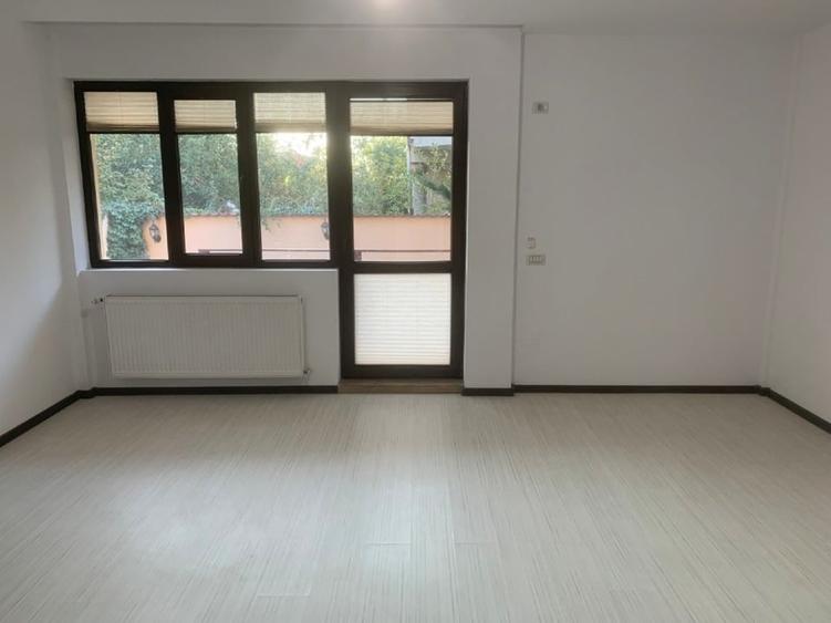 Vilă P+1+M – 3 camere + mansardă multifuncțională | Curte, parcare - 9