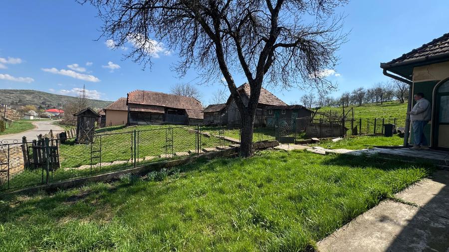 Casa de vanzare cu teren 53 ari - 3