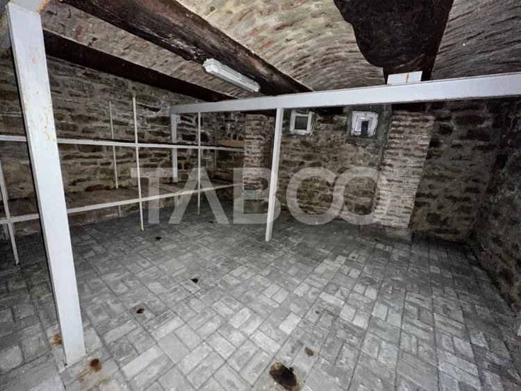 Casa familiala pentru locuit sau vacanta , spatioasa si confortabila . - 16