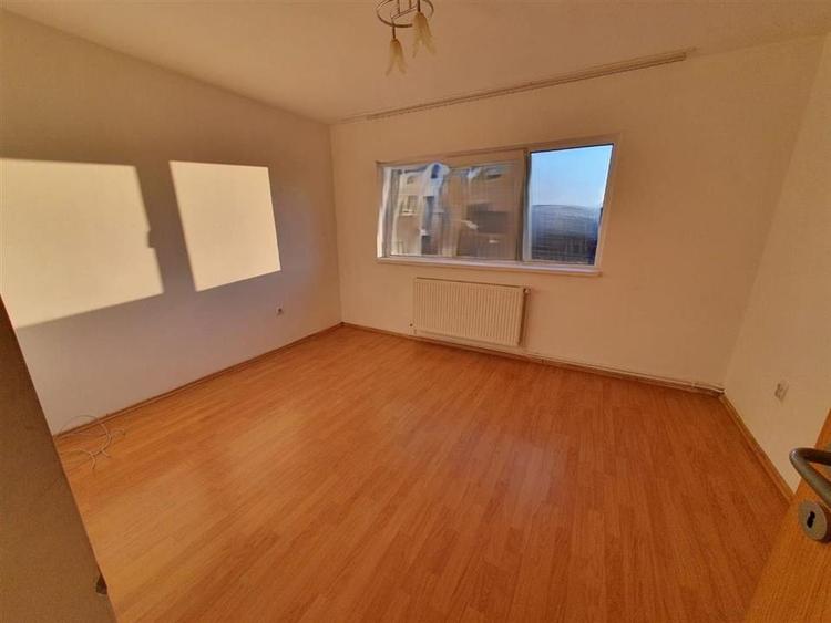 Apartament 3 camere cu balcon zona Trei Stejari - 2