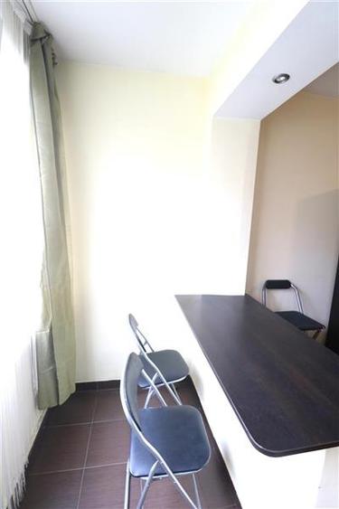 Apartament cu 1 camera , zona Circumvalatiunii - 5