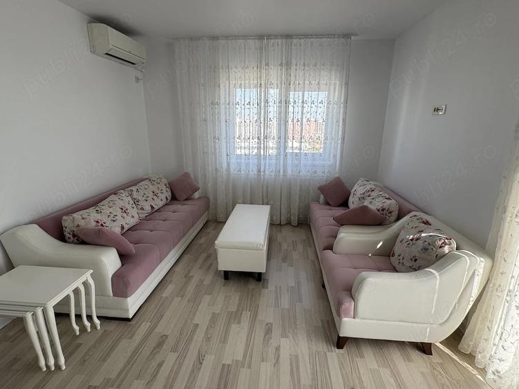 Apartament cu 3 camere semidecomandat în Titan