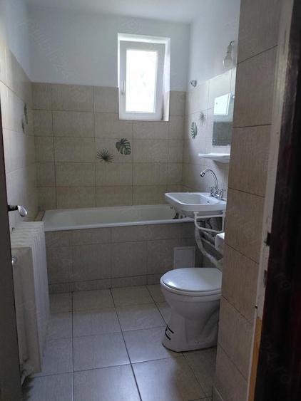 Inchiriez apartament cu 2 camere , situat in spatele Facultatii de Drept - 8