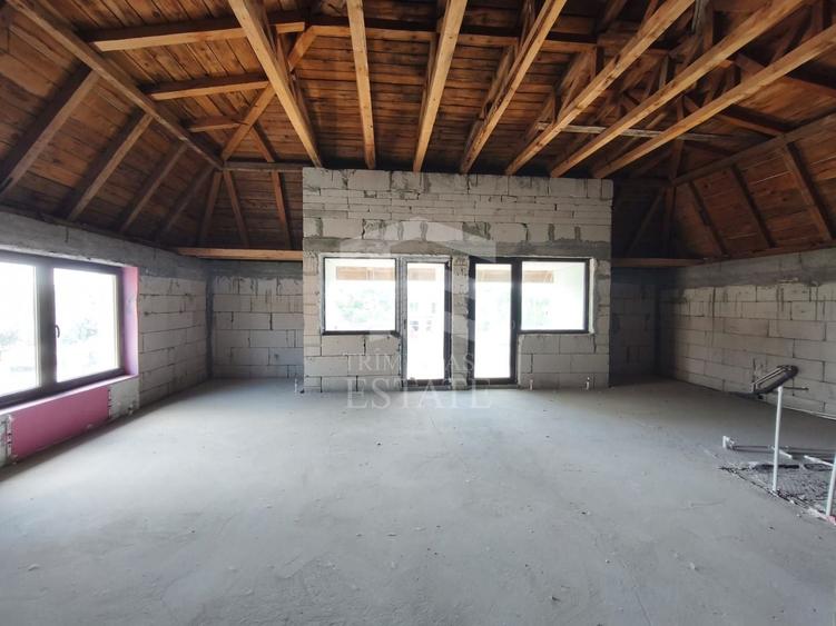 Casă cu 10 camere cu Canalizare în Lumina