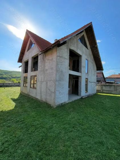 Casa cu teren 3500 mp la 11 km de Pite?ti - 9