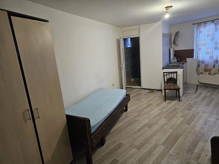 Inchiriez garsoniera - 2