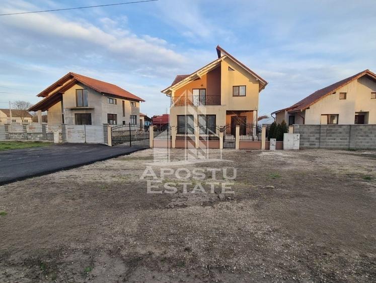 Casă spațioasă 320 mp, teren 1207 mp, central în Pesac - 1