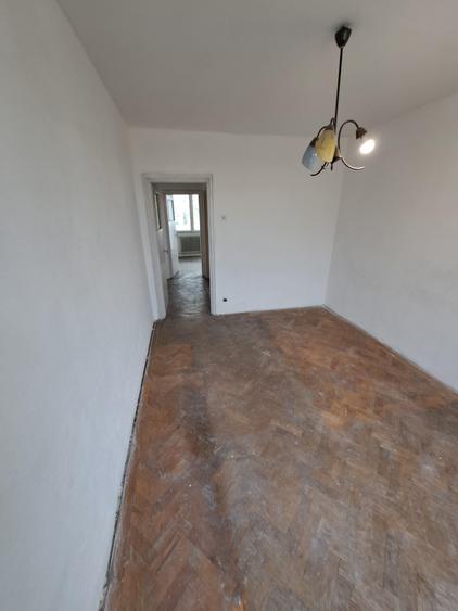 3 camere, intre Gara de Nord si Basarab, B-dul Dinicu Golescu, nr 39 - 23