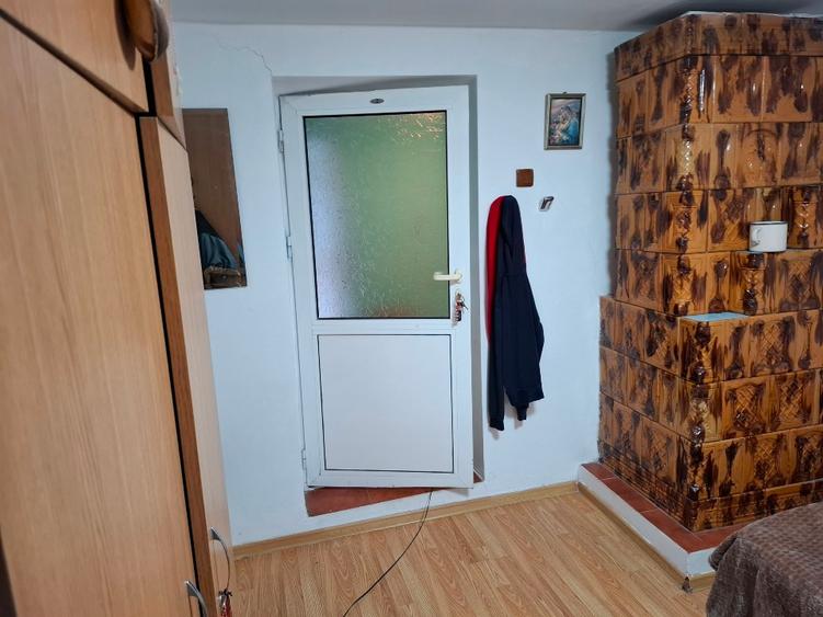 Oportunitate rară: gospodărie completă cu livadă și teren generos în Crâmpoia –  - 11