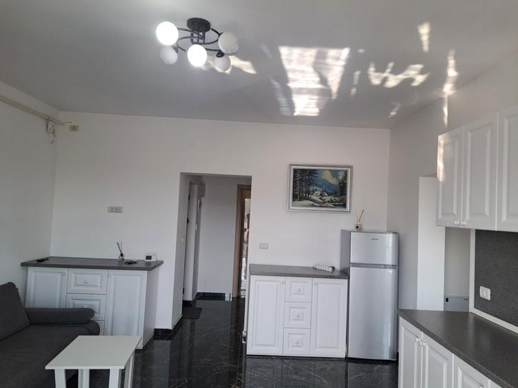 Inchiriez apartament 3 camere , loc de parcare inclus , in zona AFI - 1