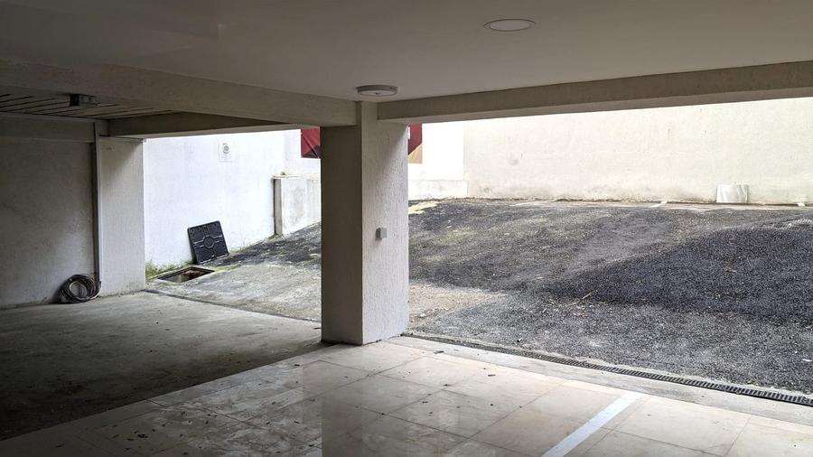 BOUTIQUE  //  STR. POLONA // LINISTE//  PARCARE - 8