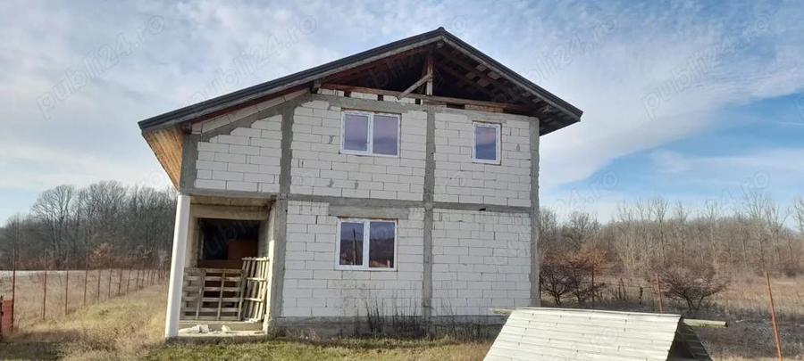 PRET MIC. 65000 euro . CASA + TEREN 2500 metri patrati - 1