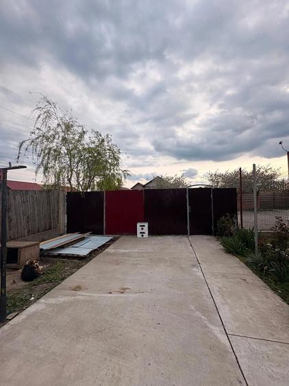 Casă cu 3 camere cu Teren 280 Mp în Central