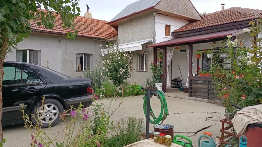 Vand casa cu teren in zona Titu - 5