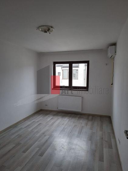 Apartament cu 3 camere de vanzare-Metalurgiei-Aparatorii Patriei-cu centrala - 3