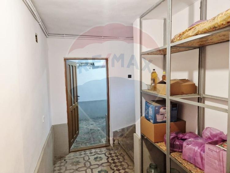 Casă / Vilă  str. Ana Ipatescu S+P+1 , 5 camere , teren - 252 mp - 18