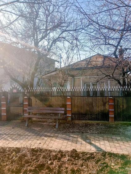 Vand, schimb casa la curte - 2