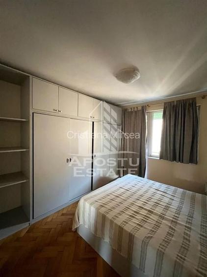 Apartament cu 3 camere semidecomandat în Central Apartament cu 3 camere semidecomandat în Central