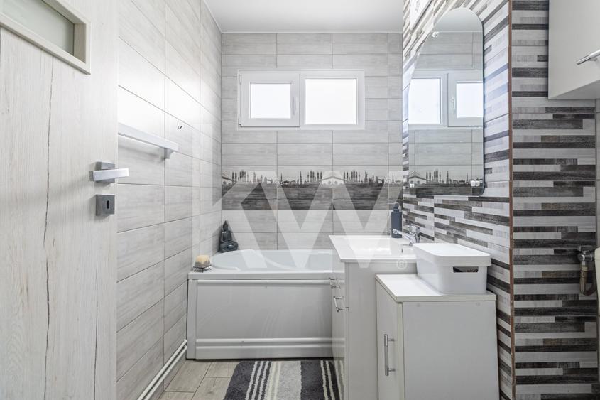 Vânzare apartament cu 3 camere, mobilat și utilat, strada Neptun - 12