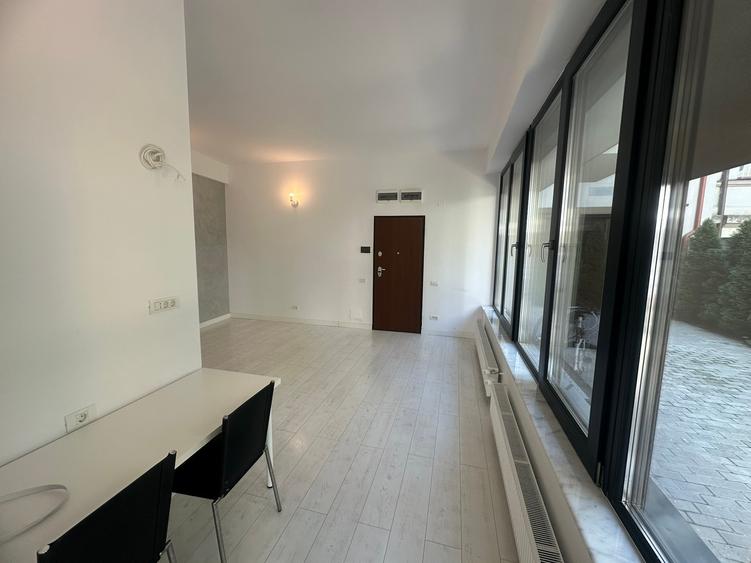 Apartament in bloc mic, nou, nemobilat, excelent firma, centrala proprie - 2