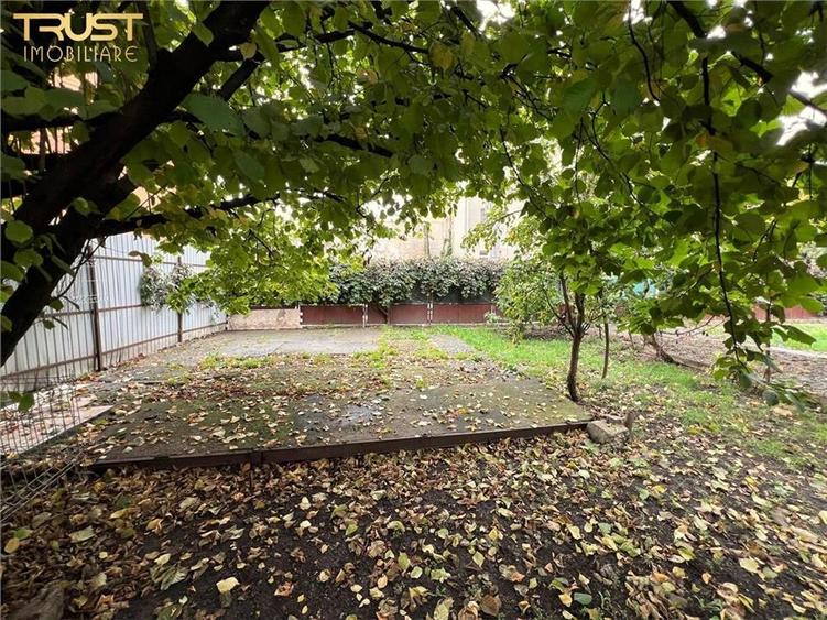 Casa la curte, central, Decebal - 4