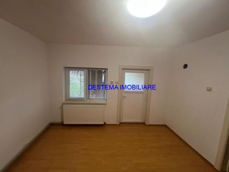 Valu lui Traian, casa la sosea, renovata - 4