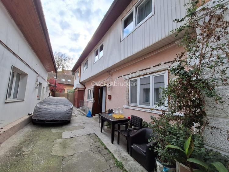 Apartament 4 camere Motilor curte cu 4 familii