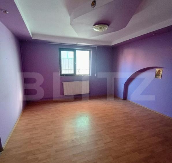 Casa cu 6 camere si garaj pretabil afacere zona Malu Rosu - 1