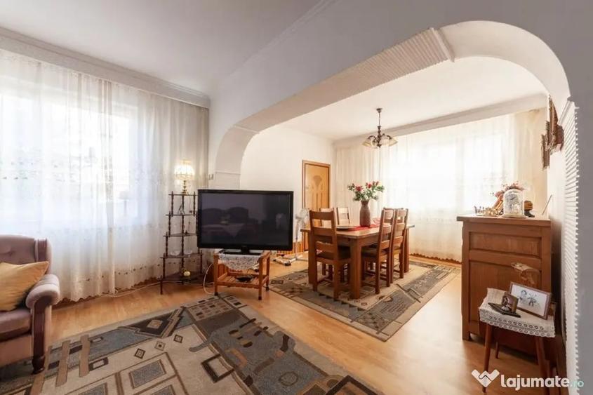Casă cu 7 camere cu Teren 350 Mp în Exercițiu