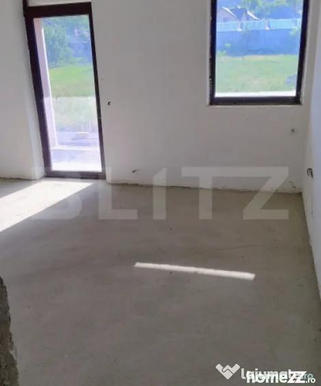Casă cu 5 camere cu Teren 560 Mp în Urișor