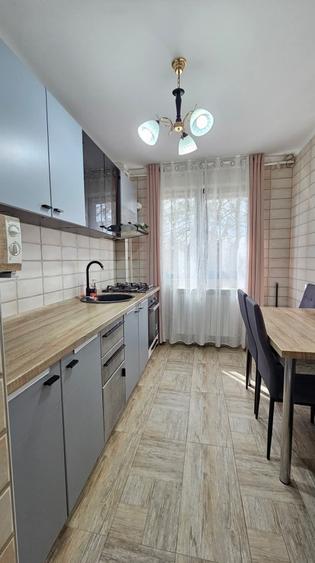 Apartament cu 3 camere decomandat în Donici