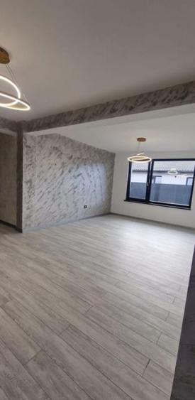 Casă individuală cu 4 camere cu Teren 570 Mp în Est