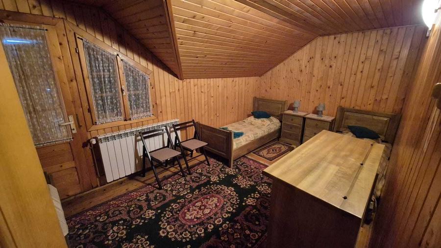 Casă cu 4 camere în Eșelnița