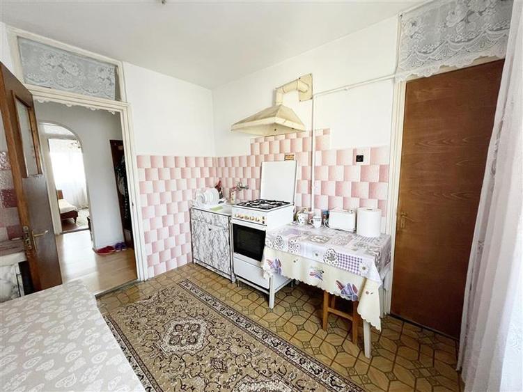 Apartament cu 3 camere decomandat, mobilat în Astra