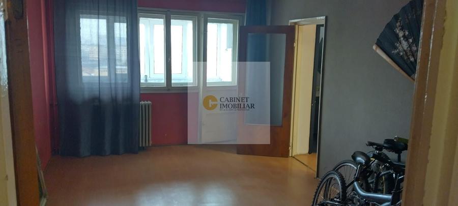 Apartament cu 3 camere semidecomandat în Giulești