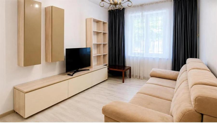 Apartament cu 3 camere semidecomandat, mobilat în Floreasca